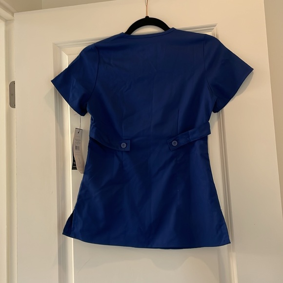 NWT Grey’s Anatomy Scrub Top - Picture 2 of 2
